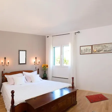 Lorena - Charme Homes Holiday home