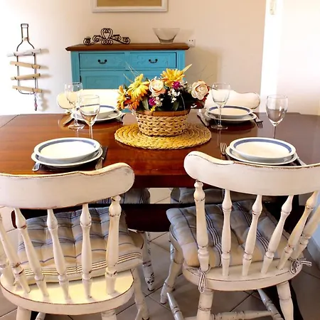 Lorena - Charme Homes * Sutivan